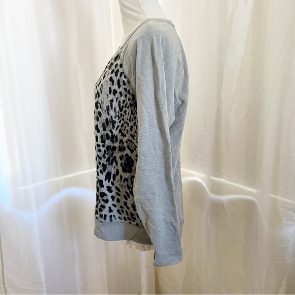 Cheetah print pullover Sweater Size Medium - Picture 2 of 6